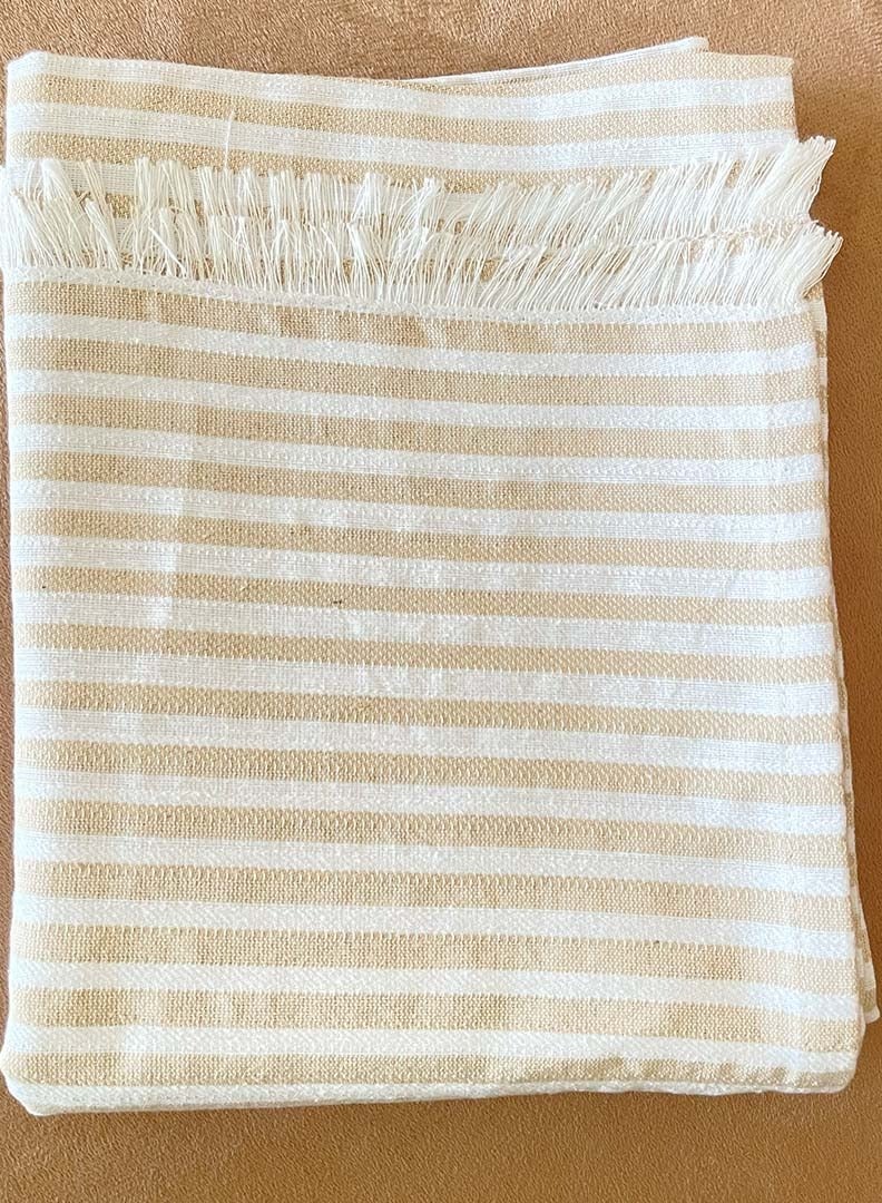 إنشز هوم غطاء كنبة بيج بخطوط ناعمة – قطن ١٠٠٪ 220*90 سم - Image 4